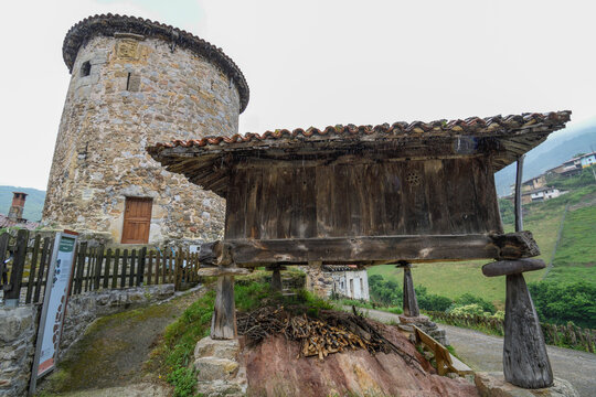 Bandujo with the Tun&oacute;n Tower in Asturias