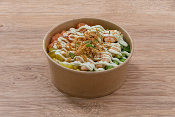 Poke con diferentes ingredientes