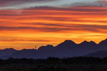 オレンジ色に輝く朝焼け