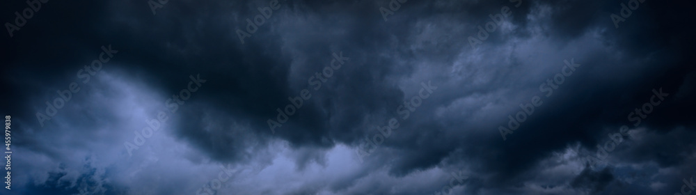 Wall mural heavy gray storm clouds. gloomy sky background for design. web banner. website header.