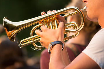 Obraz na płótnie Canvas trumpet player close up