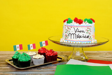 Pastel para celebrar el día de la independencia de México. Pastel con bandera de México.