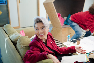 Obraz premium Man and woman reviewing paperwork in cosy office
