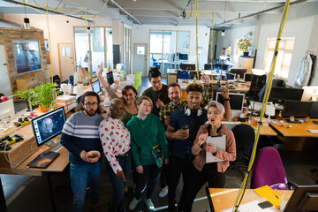 Obraz premium Team posing in office, smiling