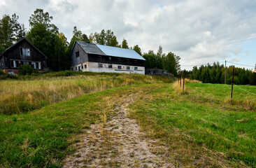 Fototapeta na wymiar Abandoned farmhouse