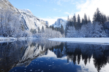 Fototapeta na wymiar Yosemite Winter