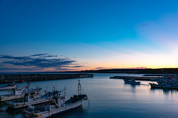 夜明けの漁港  北海道初山別村