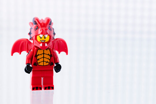 Deutschland 6. September 2021 Lego Minifigure roter Drache
