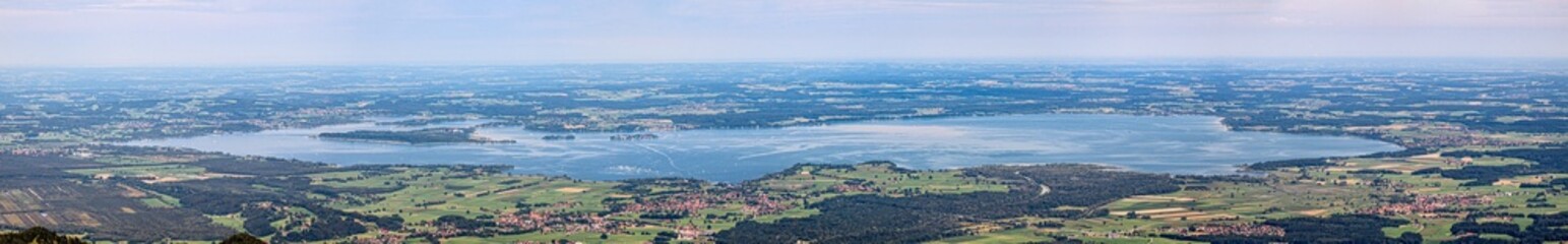 Blick vom Hochfelln zum Chiemsee