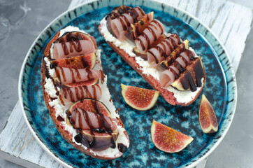 Bruschetta with fig jamon and cream cheese