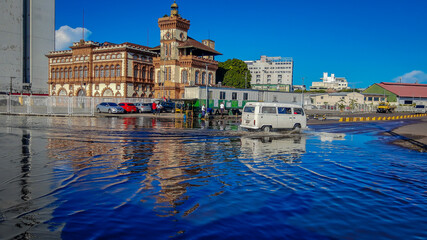 Prédio da Alfândega foi atingindo pela enchente histórica que aconteceu em Manaus