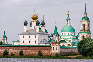Fototapeta na wymiar Spaso-Yakovlevsky Dimitriev MonasteryLake Nero, Rostov Veliky, Yaroslavl region