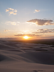 Fototapeta na wymiar Sunset over Khongoryn Els sand dunes