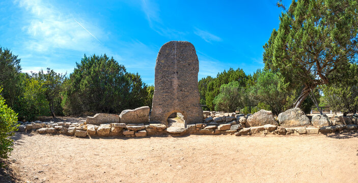 Tomb of the giants LI Mizzani, Arzachena, Sardinia