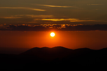 Atardecer en lo alto de la montaña