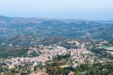 Fototapeta na wymiar Das Hochland von Sardinien mit den Dörfern Ulassai, Gairo und Lanusei ist ein beeindruckendes Kletterparadies mit den Bergen.