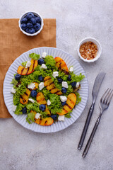 Salad with grilled peach, blueberry and feta