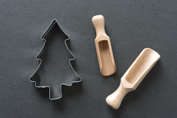 tree-shaped christmas cookie cutter arranged with wooden scoops