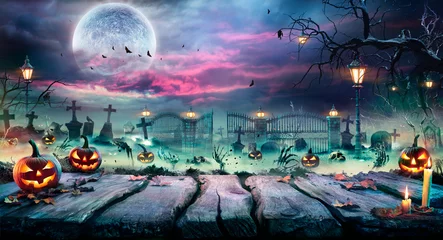 Foto auf Acrylglas Halloween-Landschaft - Tisch und Friedhof in gruseliger Nacht © Romolo Tavani