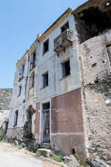 Der verlassene Ort Gairo Vecchia in den Bergen von Sardinien. Ein Urbex Paradies, das die Natur von einem Moment auf den anderen Erschaffen hat.