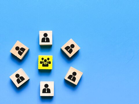 People at the center attract peoples around to join venture.