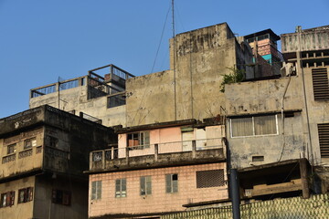 Fototapeta na wymiar バングラデシュの首都のダッカ 古い建物と青空 