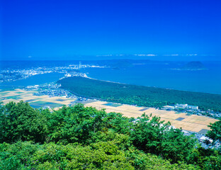 佐賀県　唐津市　鏡山から虹ノ松原と唐津市