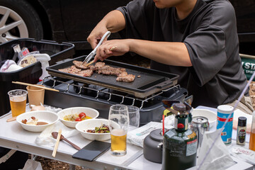 アウトドア料理　キャンプ飯　外で過ごす休日　ガーリックステーキ