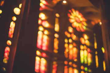 世界遺産サグラダファミリアのステンドグラス - スペイン バルセロナのアントニオ・ガウディ建築