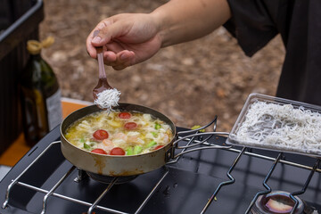 アヒージョ　キャンプ飯　外で過ごす休日　おうちじかん　にんにく料理　おそとごはん