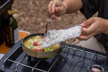 アヒージョ　キャンプ飯　外で過ごす休日　おうちじかん　にんにく料理　おそとごはん