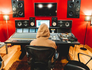 Rappeur, ingénieur son en studio pro mixage mastering enregistrement 