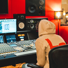 Rappeur, ingénieur son en studio pro mixage mastering enregistrement 