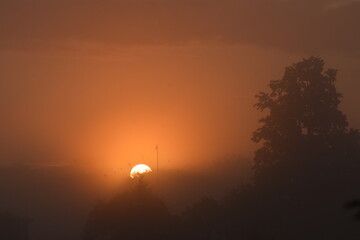 Sonnenaufgang im Nebel