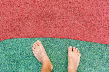 Barefoot on rubber flooring. Sports field covering. Sports field granules. Sportplatzbelag....