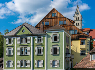 Fototapeta na wymiar Kirche und Fachwerkhaus in Meersburg am Bodensee