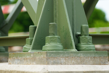 Screw connection at the foot of a catenary mast.