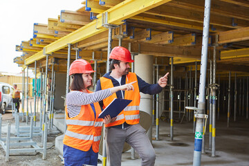 Architect and craftsman discuss construction planning