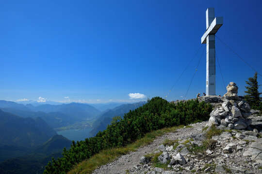 Auf dem Gipfel des Traunstein mit blick auf den Traunsee