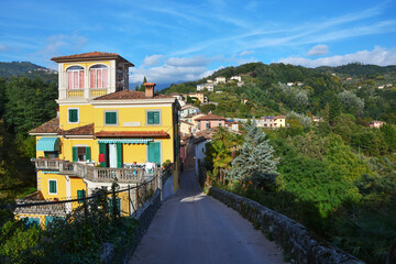 Blick aus der Altstadt von Barga Toskana