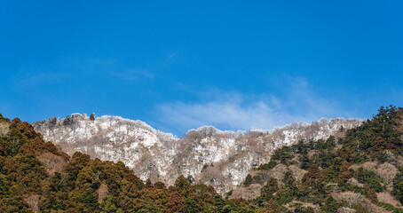 冬の大山（阿夫利山）山頂付近のクローズアップ
【close up of the summit of Mt. Oyama in Japan】