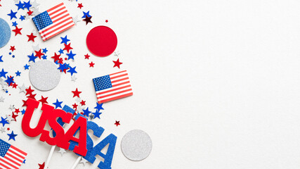 Obraz premium 4th of July American Independence Day decorations on white background. Flat lay, top view, copy space.