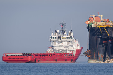 OFFSHORE SUPPLY SHIP - Work at sea in the construction of a gas pipeline 