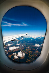Fototapeta na wymiar Flugzeug Fenster