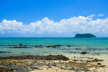 Fototapeta na wymiar Tropical beach seaside and blue sky at Banhinkob beach in Chomphon province Thailand