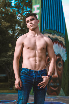 Fitness modelo masculino posando