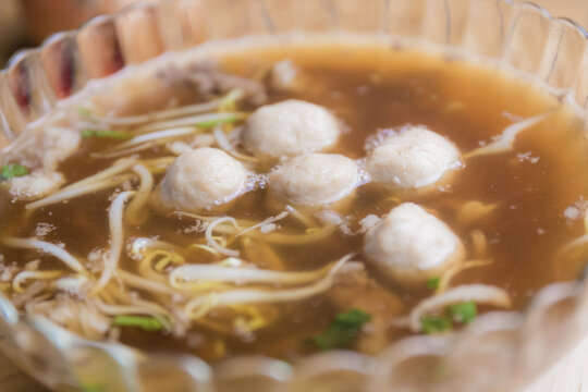 Thai noodles with pork ball