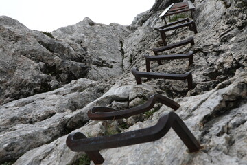 Fototapeta premium Leiter, berg, karabiner, fels, klettern, seil, natur, himmel, sport, abenteuer, aufsteiger, extravagant, stahlsei, sommer, trekking, anblick, leute, rucksack, aufstieg, klettersteig, alpen, gipfel, 