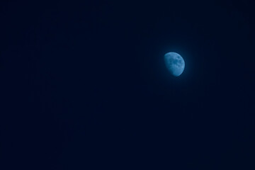 Obraz na płótnie Canvas the half moon with dark sky at night time
