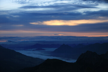 Obraz premium Colorful morning sky and mountains seen from Brienzer Rothorn.